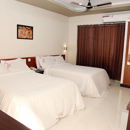Hotel Anandkrishna Residency Guruvāyūr Esterno foto